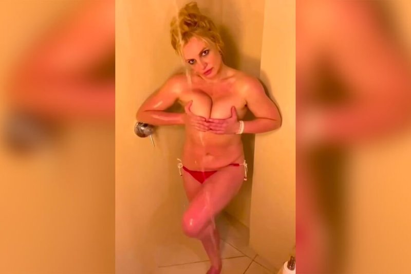 Britney spears, Britney Spears in the shower, Britney Spears