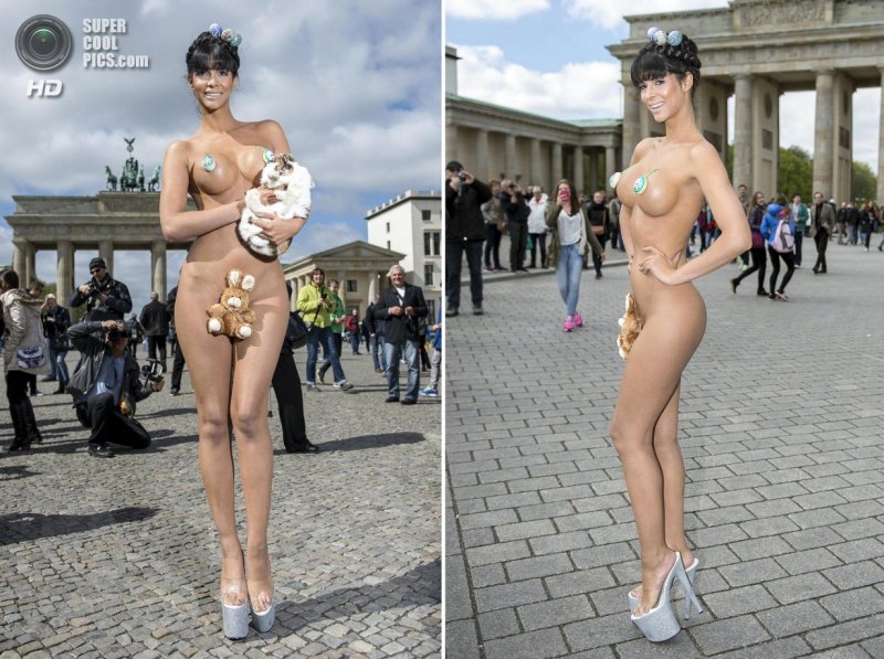 Michaela schaefer micaela, Michaelais Schaefer Micaela, Michaela Shefer exposed on the main square of Berlin