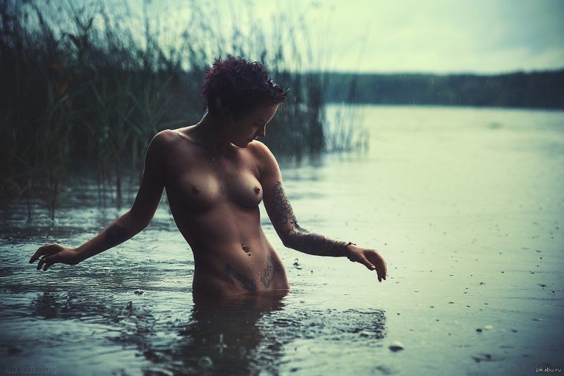 Naked women in the rain, Naked girls in the rain, Girl in the water