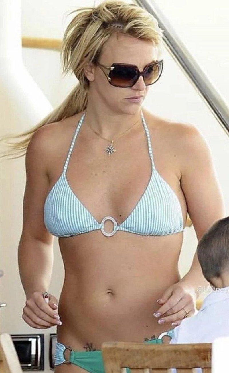 Britney Spears in a swimsuit, Britney Spears, Britney Spears in a bikini