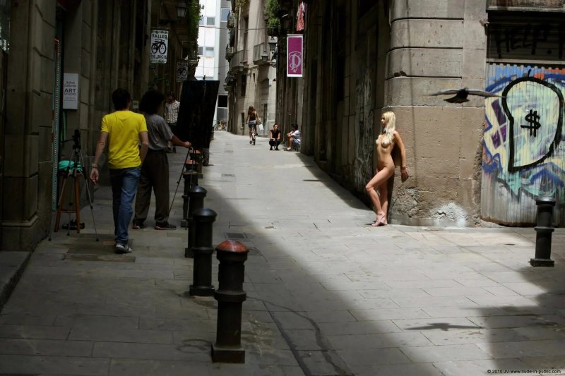 Naked on the streets of barcelona, It walked naked along the street, Judita Tomazyova in Barcelona Nude