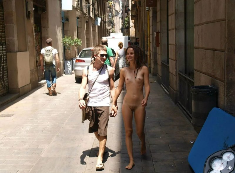 Public, Exposure in public places, It walked naked along the street