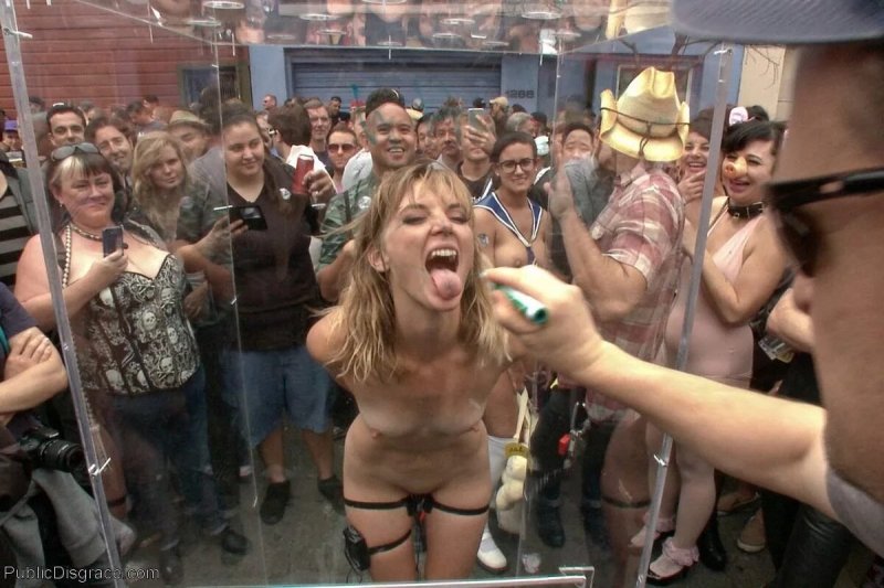 Disgrace, Naked women at the BDSM festival, Public disgrace