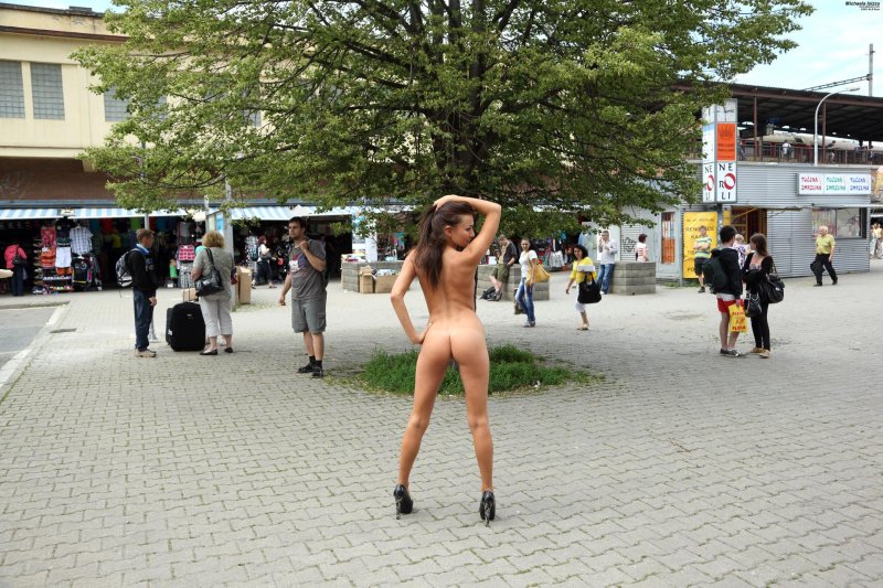 Naked girls on the streets, Naked on the street, Naked in public