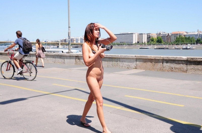 Naked chicks in public places, Naked girls in a public place, Naked girls on the streets