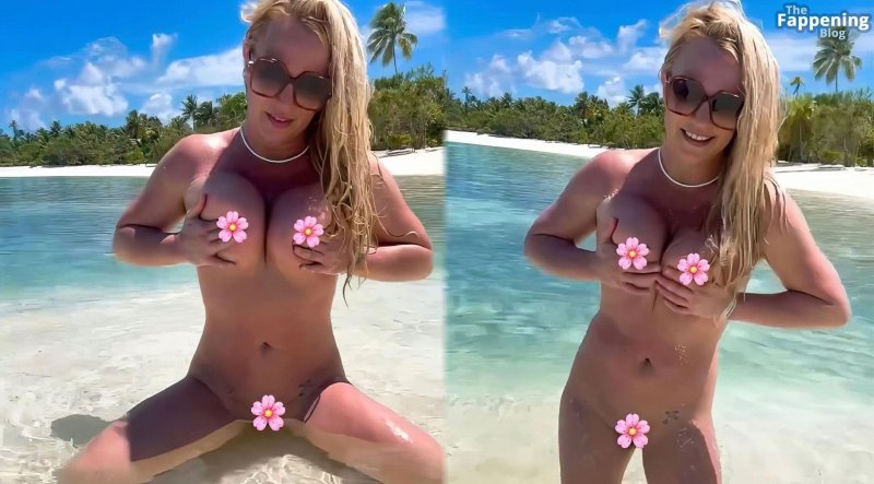 Naked Britney Spears on the beach, Britney Spears, Britney Spears on the beach