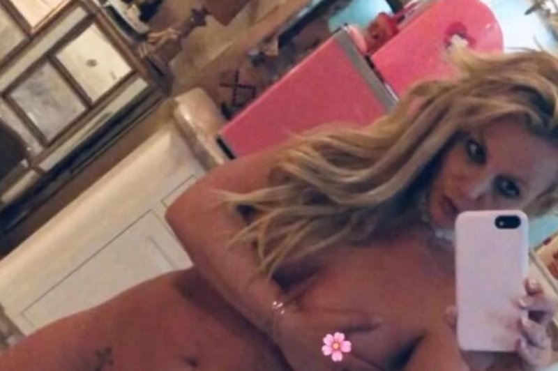 Britney Spears Naked Instagram, Britney Spears published naked, Britney Spears starred naked