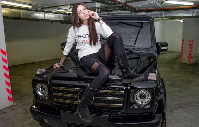Gelik and girl, Mercedes Gelendvagen black, Girl on Gelik