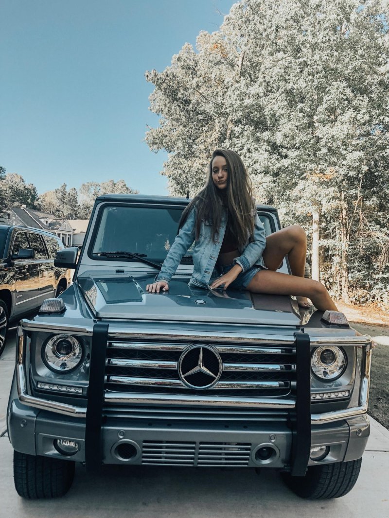 Gelendvagen G Amg with a girl, Gelendvagen Mercedes, Golendvagen car