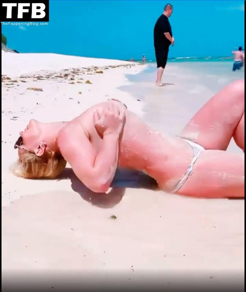 Britney Spears on the beach naked, Britney Spears Toples, Britney Spears on the beach naked