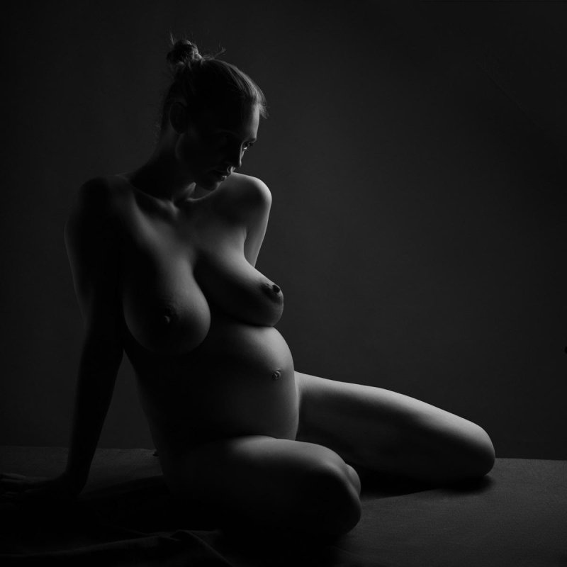 Naked pregnant women, Photo session of a naked pregnant woman, Pregnant photo shoots
