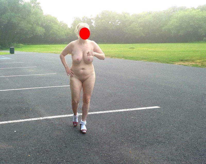 Naked walks, Porn, Naked women on the road