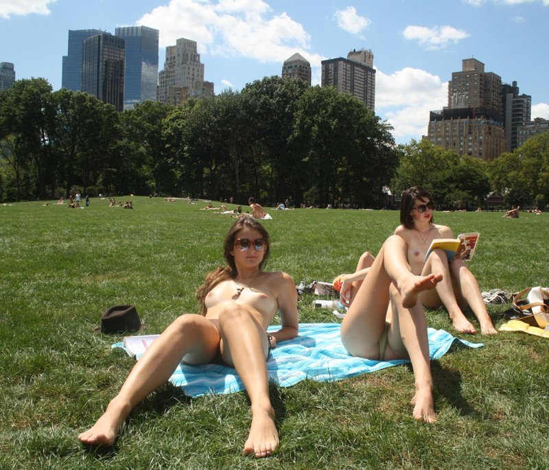 Central Park New York, Naked sunbathing in parks, Naked girls in the park