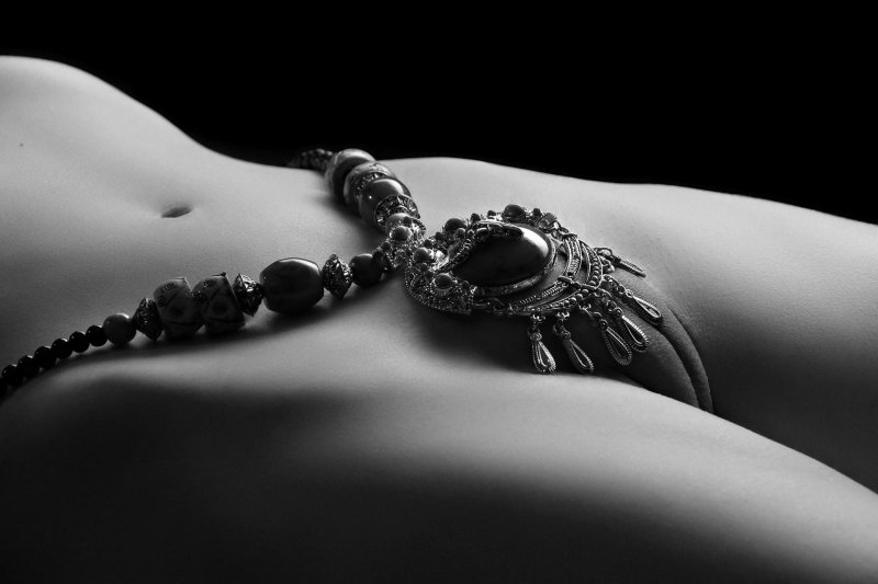 Erotic jewelry, Naked women in jewelry, Body decorations