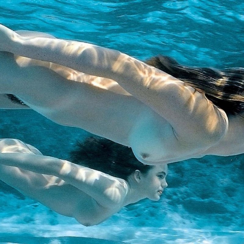 Submarine swimming women nude, Swimming a girl under water nude, Naked girl in water