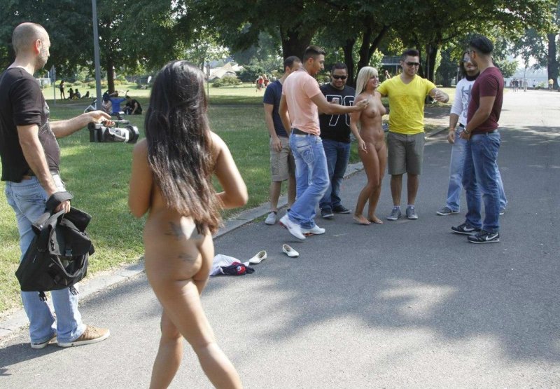 Naked people on the street, Walk naked in public places, Naked in public
