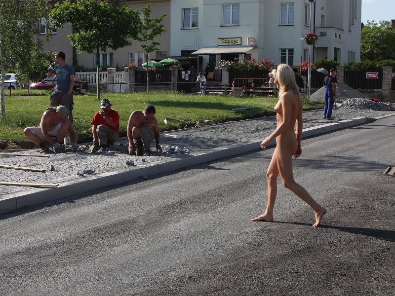 Public Nagota, Naked, Naked on the street