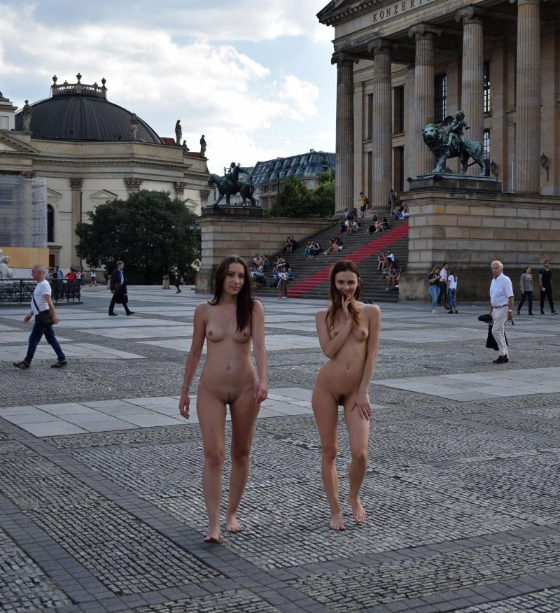 Berlin women naked, Public Nagota, In Berlin