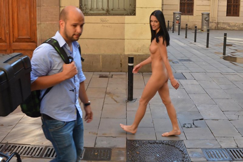 Naked walks along the street, Naked walks around the city, Naked in the city