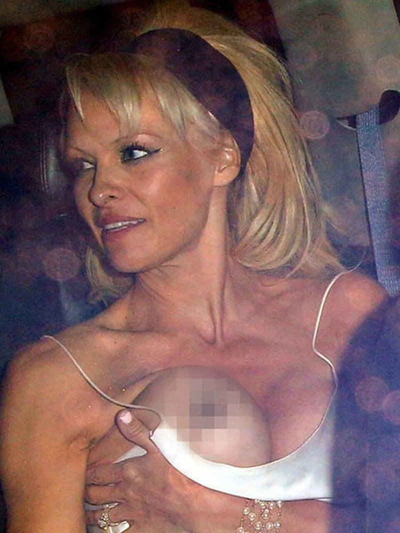 Chest Pamela Anderson, Pamela Anderson lit her breasts, Pamela Anderson breasts