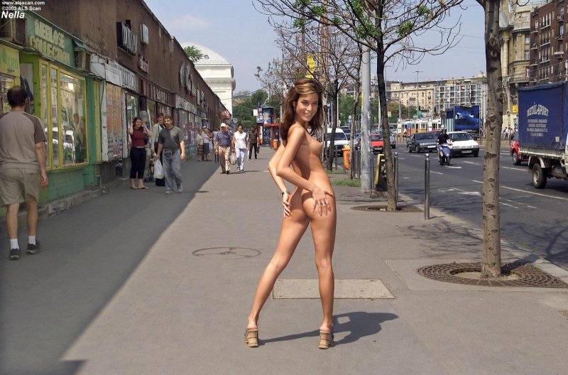 Walking naked along the street, Women, Naked on the street