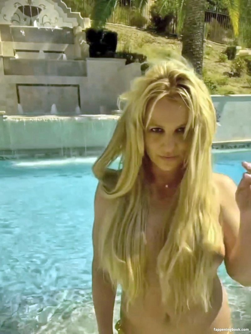 Britney Spears starred topless, Britney Spears Toples, Britney Spears