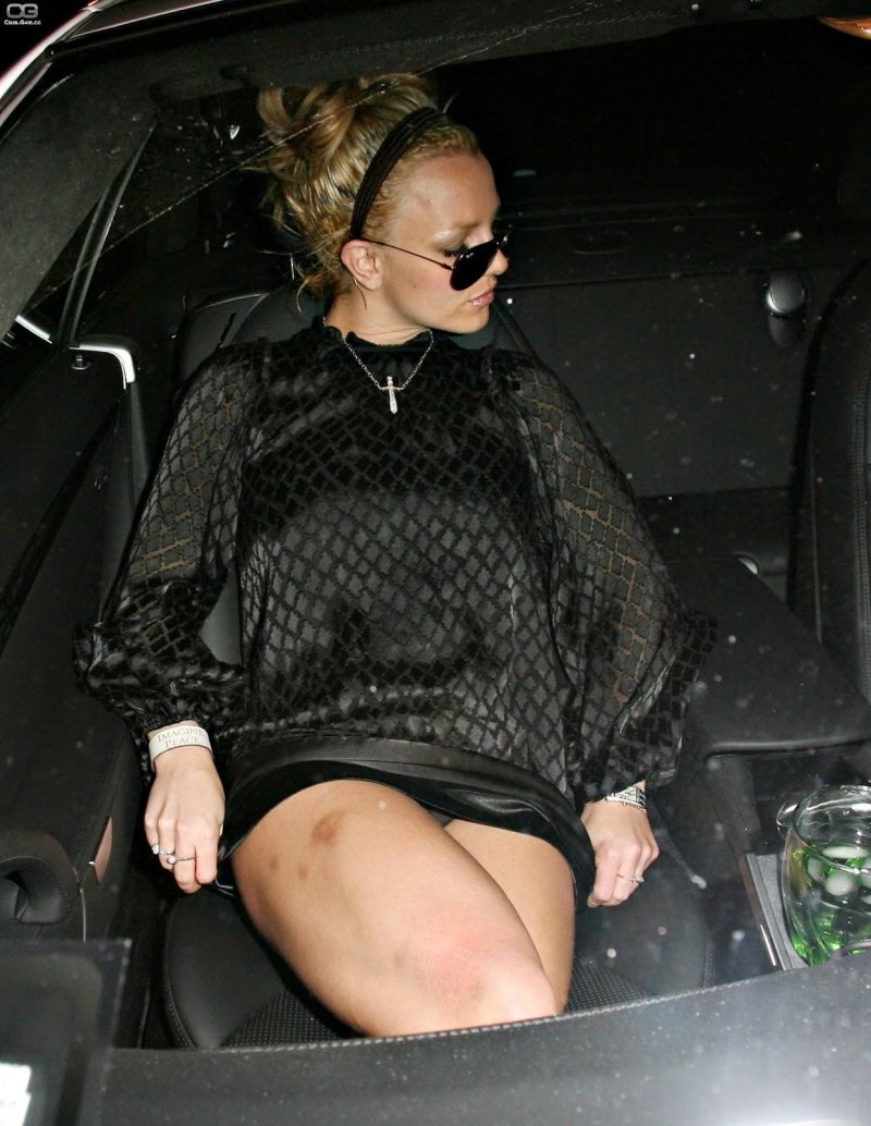 Britney Spears Uzskirt, Britney Spears without underwear, Britney Spears without