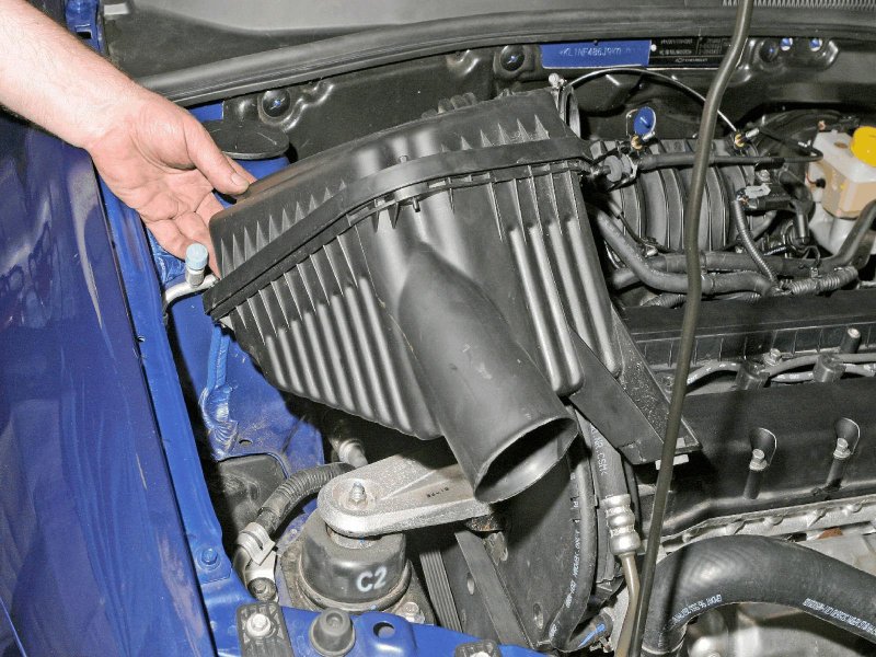 Air filter on the Chevrolet Lacetti, Air filter Chevrolet Lacetti, Air filter case Chevrolet Lacetti