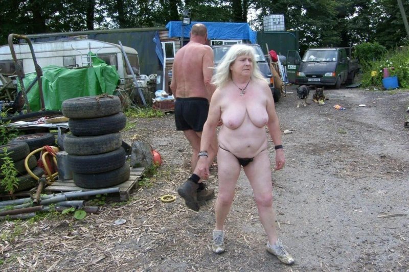 Naked old women on the highway, Naked old women in public, Festival of naked old women